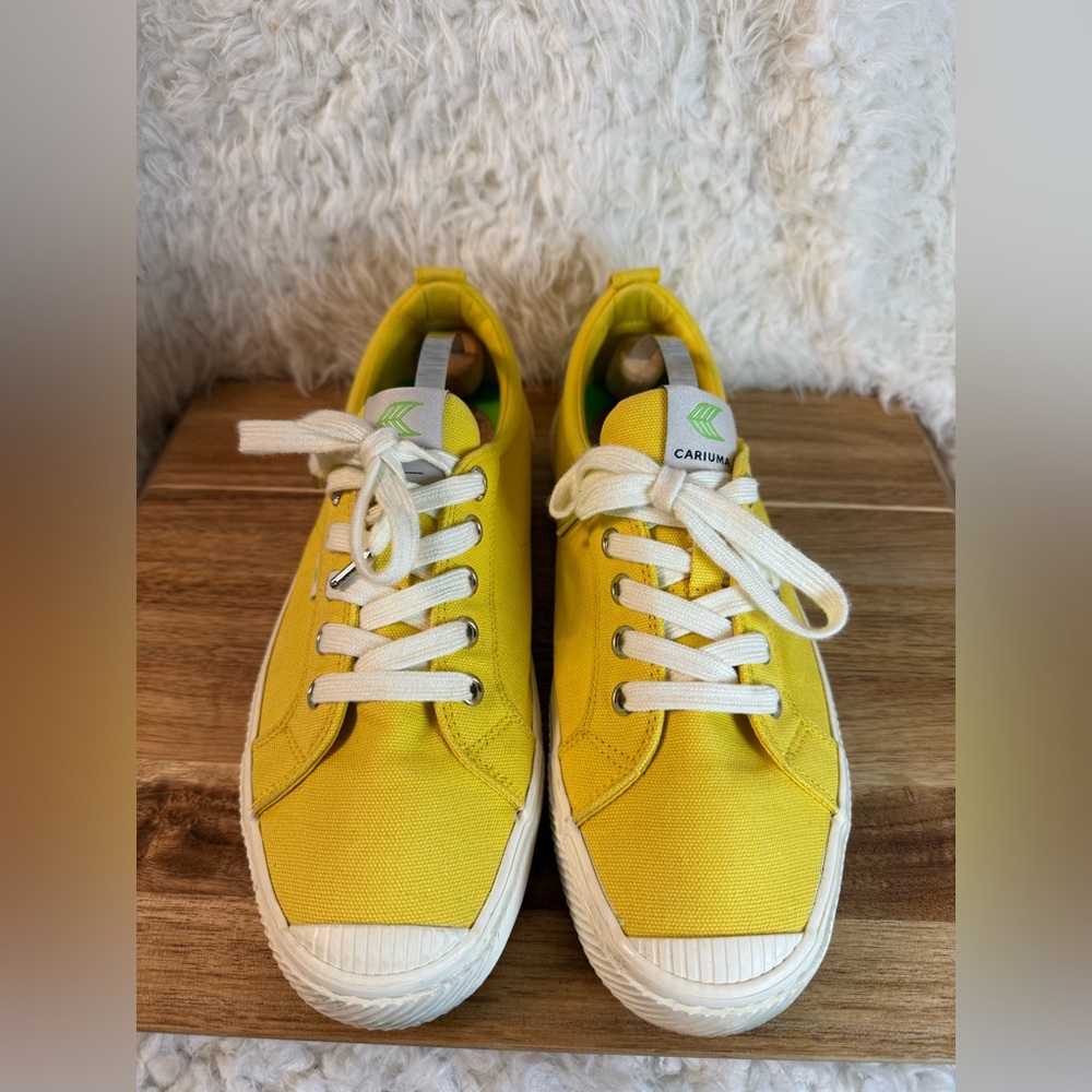 Cariuma yellow canvas OCA low women’s size 9 men’s 7.5